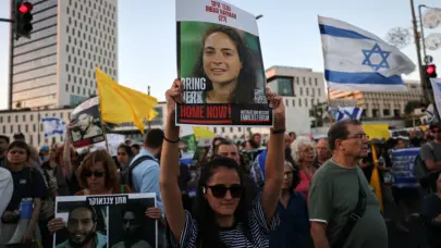 Exrehenes exigen el fin de la guerra en Gaza en acto frente a la oficina de Netanyahu