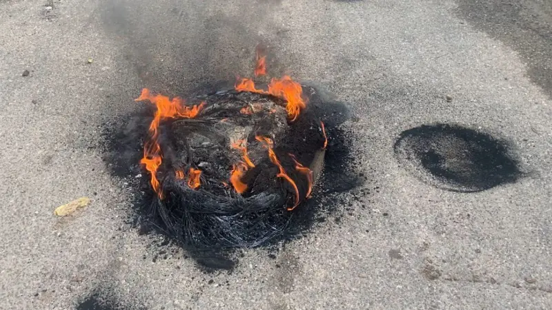 Protestas en Bayaguana: Sector La Tormenta lleva más de tres días sin electricidad