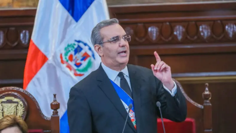 Presidente Abinader destina RD$4,000 millones para aceras y contenes en todo el país