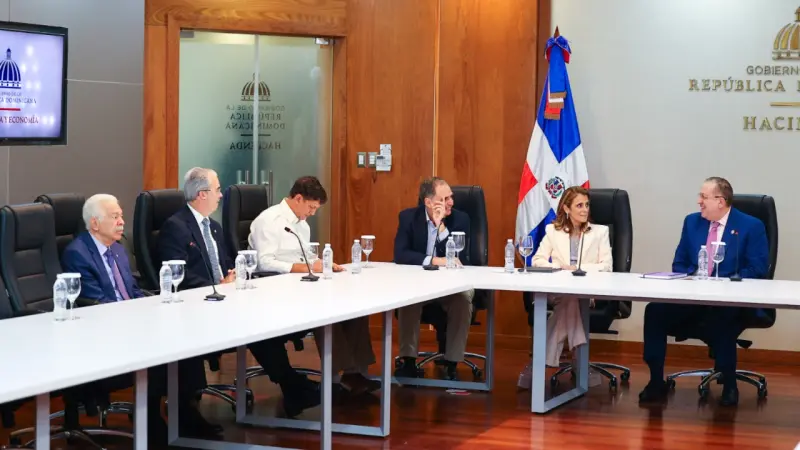Ministro Magín Díaz promueve diálogo fiscal con líderes empresariales