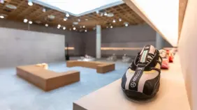 Exposición de calzado Adidas de Bad Bunny genera interés en Museo de Arte de Puerto Rico