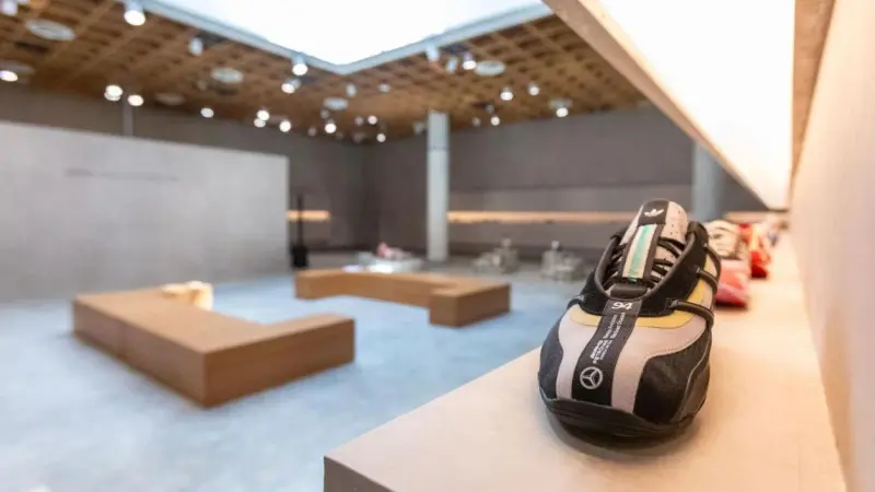 Exposición de calzado Adidas de Bad Bunny genera interés en Museo de Arte de Puerto Rico