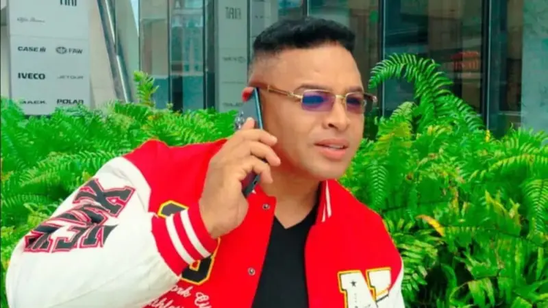 Endy estrena "Perdón" y conquista al público salsero
