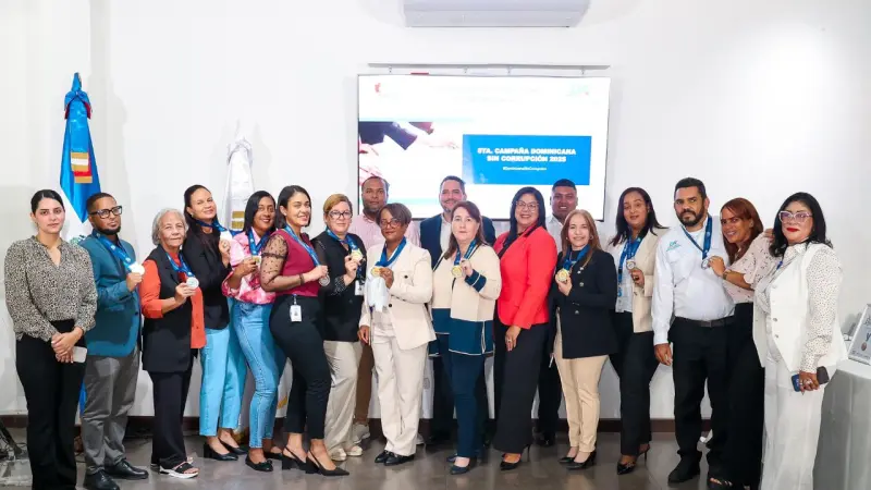 Departamento Aeroportuario entrega "Reconocimiento al Mérito" a empleados