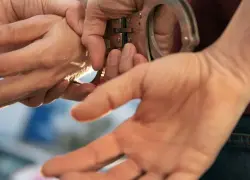 Francia detiene a dos personas por secuestrar y prostituir a latinoamericanas