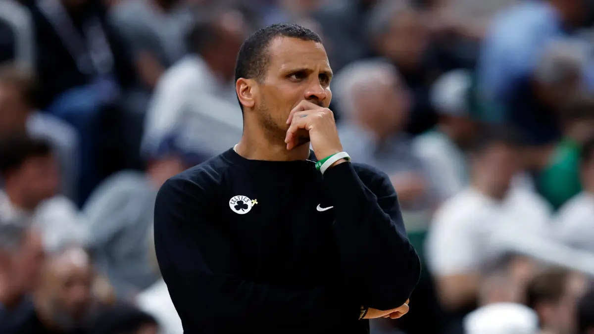 Los Boston Celtics extienden el contrato del entrenador Joe Mazzulla.