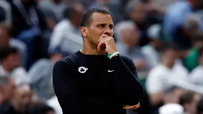 Los Boston Celtics extienden el contrato del entrenador Joe Mazzulla