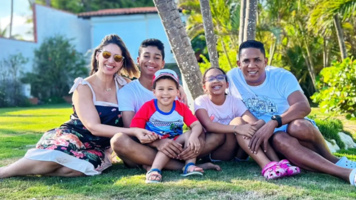 Octavio Dotel junto a su familia.