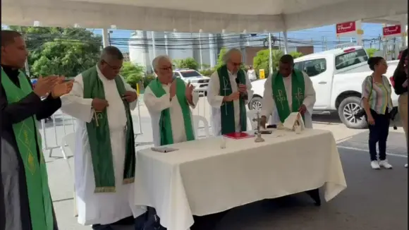Padre Rogelio exige justicia verdadera tras tragedia del Jet Set: El país no merecía esta desgracia