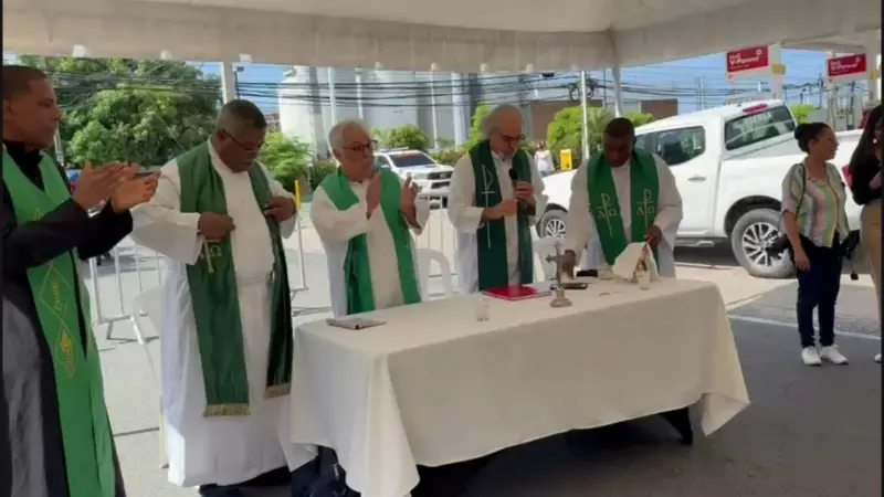Padre Rogelio exige justicia verdadera tras tragedia del Jet Set: El país no merecía esta desgracia