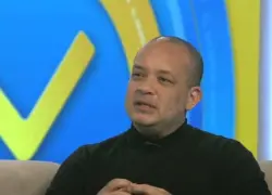 Pepe Sierra: Del bisturí al escenario, la historia del médico que eligió conmover almas