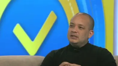 Pepe Sierra: Del bisturí al escenario, la historia del médico que eligió conmover almas