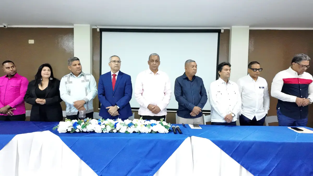 Néstor Estévez juramenta nueva directiva del Círculo de Locutores Dominicanos Colegiado