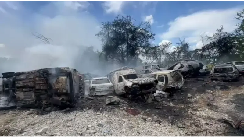 Incendio arrasa taller de chatarras en Aguayo, San Francisco de Macorís