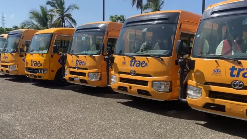 Entregan 39 autobuses escolares a la Regional 14 de Nagua para servicio gratuito en centros educativos
