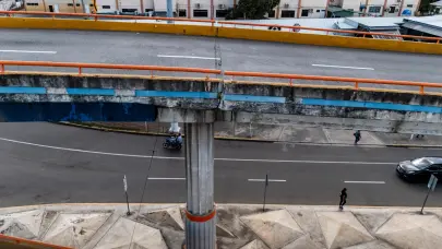 Ciudadanos alertan sobre grieta en el elevado de la Winston Churchill; exigen intervenci&oacute;n urgente