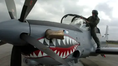 Per&uacute; acusa a Colombia de invadir su espacio a&eacute;reo con avi&oacute;n sobre isla reclamada por Petro