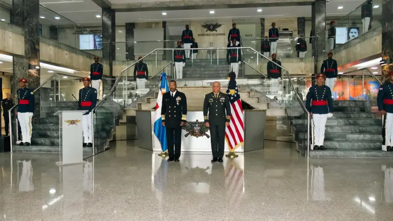 Almirante Alvin Holsey consolida alianzas en República Dominicana