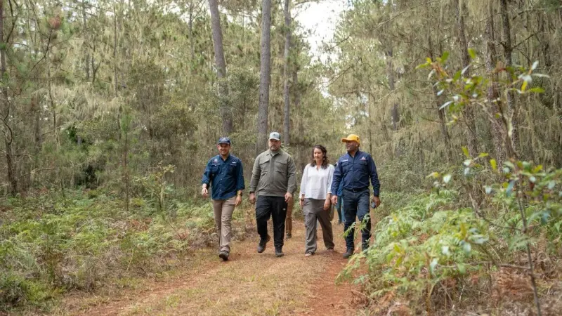 Medio Ambiente y Grupo Jaragua firman acuerdo para fortalecer la gestión de los parques nacionales Sierra de Bahoruco y Jaragua
