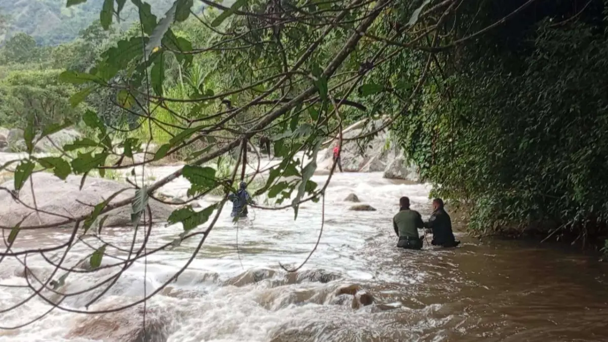 Cinco personas mueren arrastradas por creciente de río en Colombia