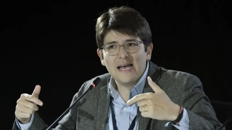 Clínica de Bogotá califica de triste desenlace la muerte del senador Miguel Uribe Turbay