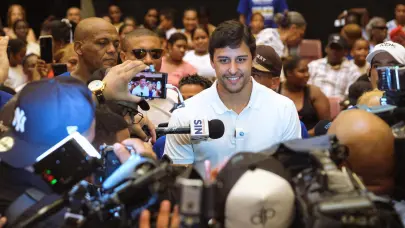 Entregan mochilas con &uacute;tiles escolares a m&aacute;s de 2,500 familias en 26 sectores del Distrito Nacional