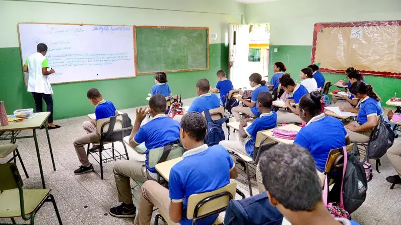 Escuelas enfrentan déficit de aulas móviles previo al nuevo año escolar