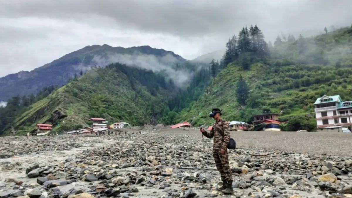 Más de 1,200 evacuados y 43 desaparecidos tras la riada que arrasó un pueblo del Himalaya