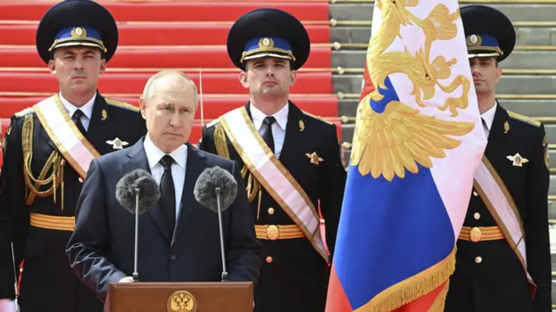 Putin prohíbe la compra de uniforme militar de fabricación extranjera