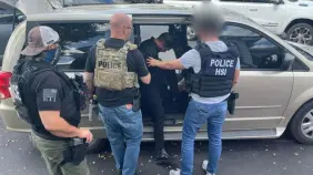Florida sigue arrestando a inmigrantes bajo polémica ley pese a orden del Supremo de EEUU