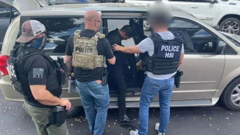 Florida sigue arrestando a inmigrantes bajo polémica ley pese a orden del Supremo de EEUU