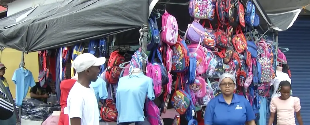 Aumentan quejas por altos precios de útiles escolares a pocas semanas del regreso a clases