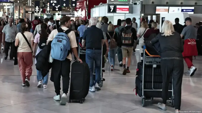 Suspenden a un controlador de un aeropuerto de París por comentarios propalestinos