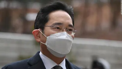 L&iacute;der de Samsung, Lee Jae-yong, queda en libertad condicional tras pol&eacute;mico indulto en Corea del Sur