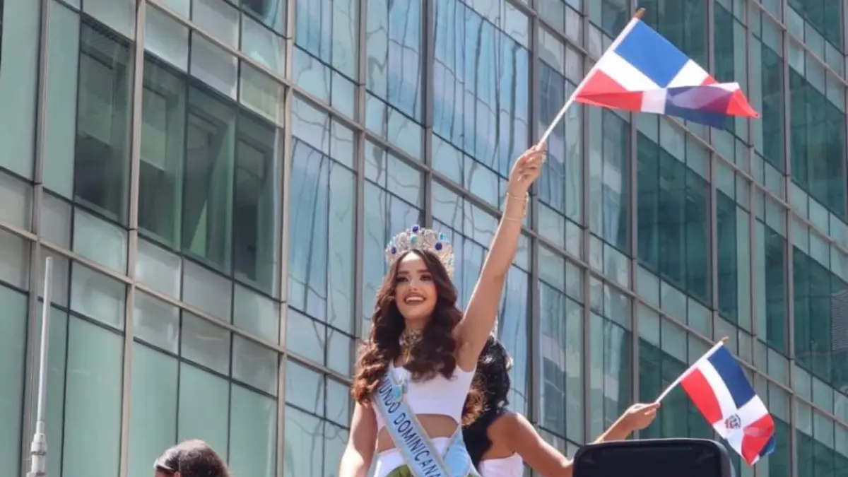 Mayra Delgado en desfile