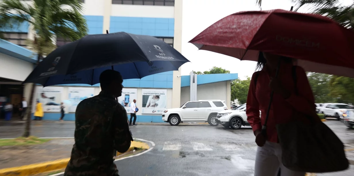 Clima: Calor, aguaceros locales, tormenta eléctrica y ráfaga de viento