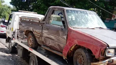 Continúan operativos para retirar chatarras y vehículos abandonados en el Distrito Nacional