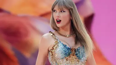 Taylor Swift anuncia su nuevo álbum "The Life of a Showgirl" durante la lluvia de meteoros Perseidas