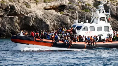 Al menos 20 migrantes muertos y varios desaparecidos en naufragio frente a Lampedusa
