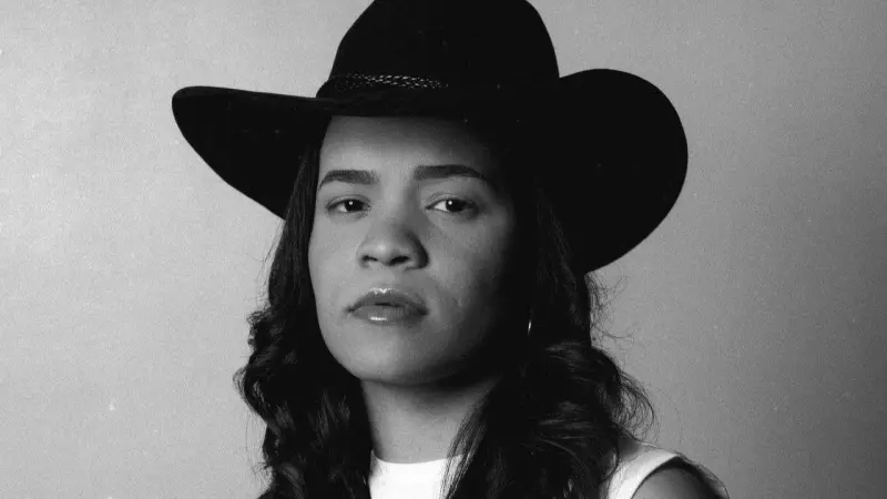 Caroll Díaz lanza su EP debut, Tocó Olvidarte