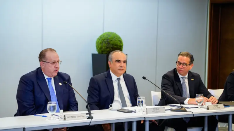 Ministro de Hacienda y Economía y el CONEP impulsan diálogo sobre finanzas públicas