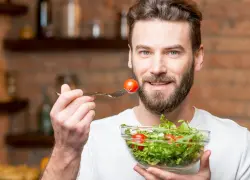 Huesos, piel, vista y corazón: Estos son los beneficios del tomate
