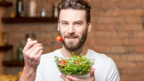 Huesos, piel, vista y corazón: Estos son los beneficios del tomate