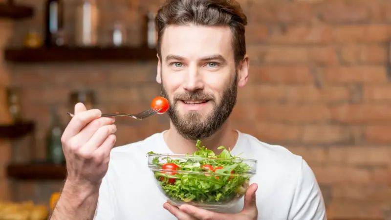 Huesos, piel, vista y corazón: Estos son los beneficios del tomate