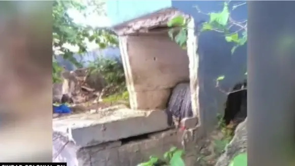 Ciudadanos denuncian pared derrumbada en La Playita en el malecón