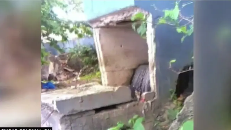 Ciudadanos denuncian pared derrumbada en La Playita en el malecón