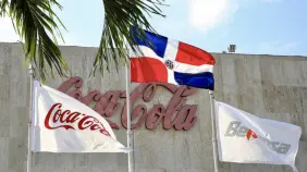 Coca-Cola cumple 80 años en la República Dominicana y celebra su operación 100% local