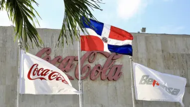 Coca-Cola cumple 80 años en la República Dominicana y celebra su operación 100% local