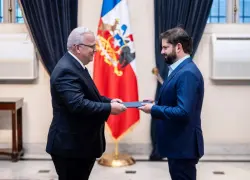 Embajador Juan Cohen presenta Cartas Credenciales a Presidente de Chile
