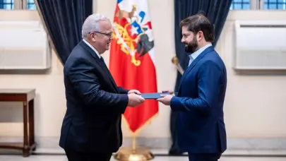 Embajador Juan Cohen presenta Cartas Credenciales a Presidente de Chile